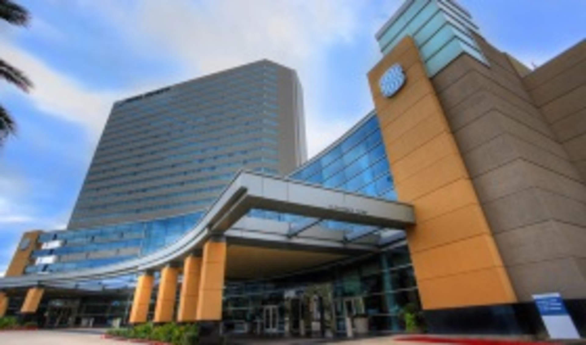 Royalsonestaexterior2smaller