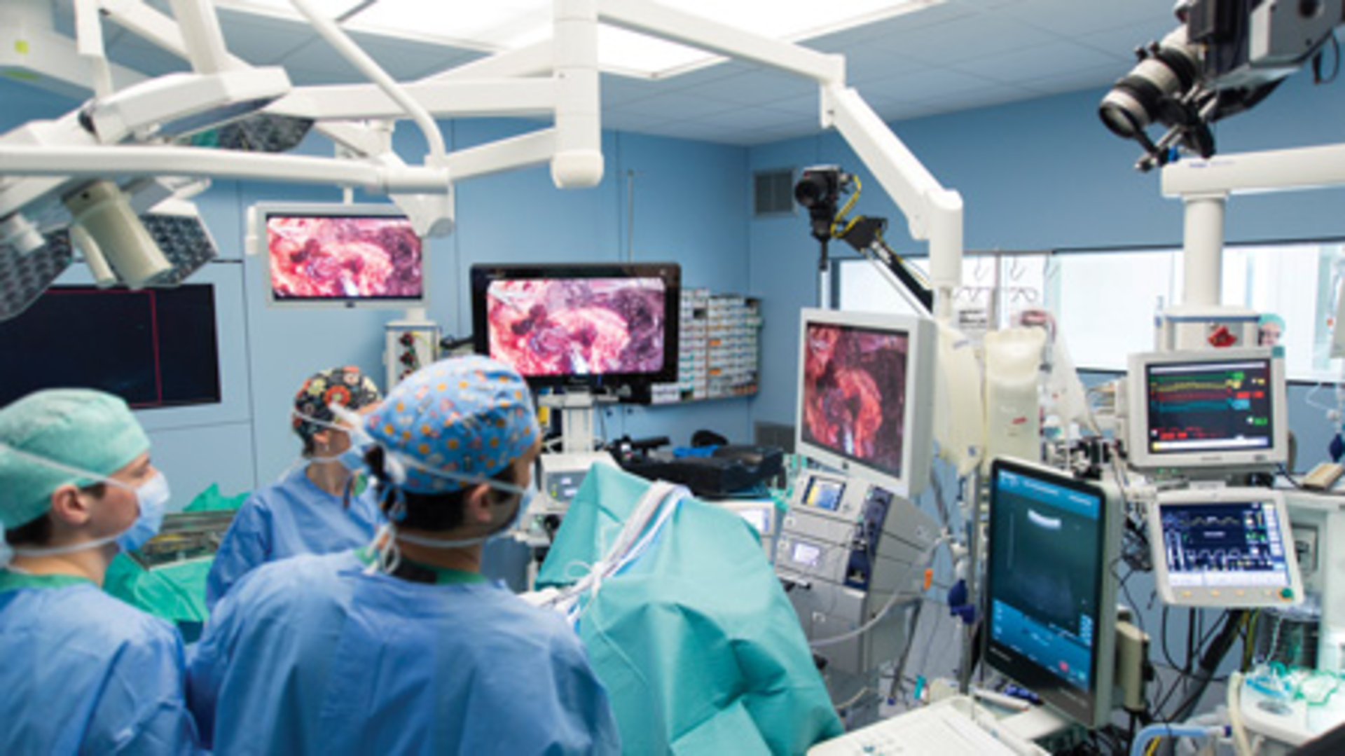 H1504 Industry Watch Barco 4 Ksurgery