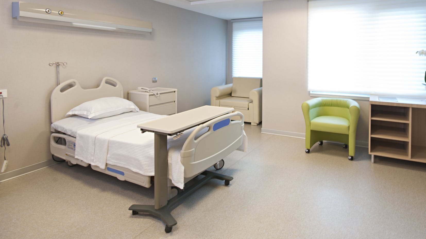 hospital_room_33561147_kadirlookatme_dreamstime